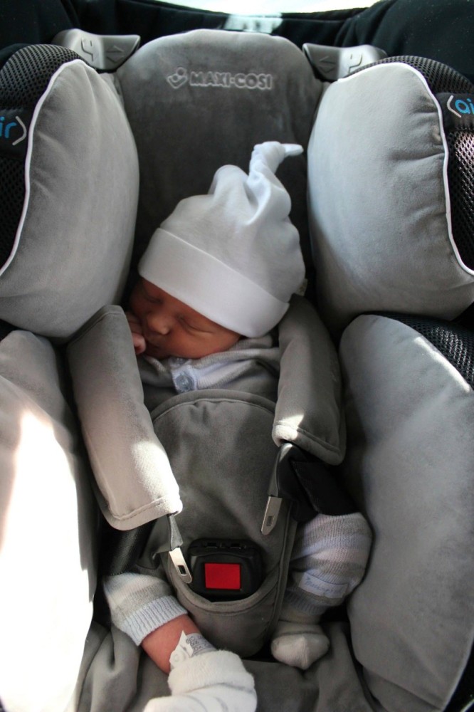 Taking Baby Home Win A Maxi Cosi Car Seat The Thud - How To Put Maxi Cosi Euro Car Seat Cover Back On